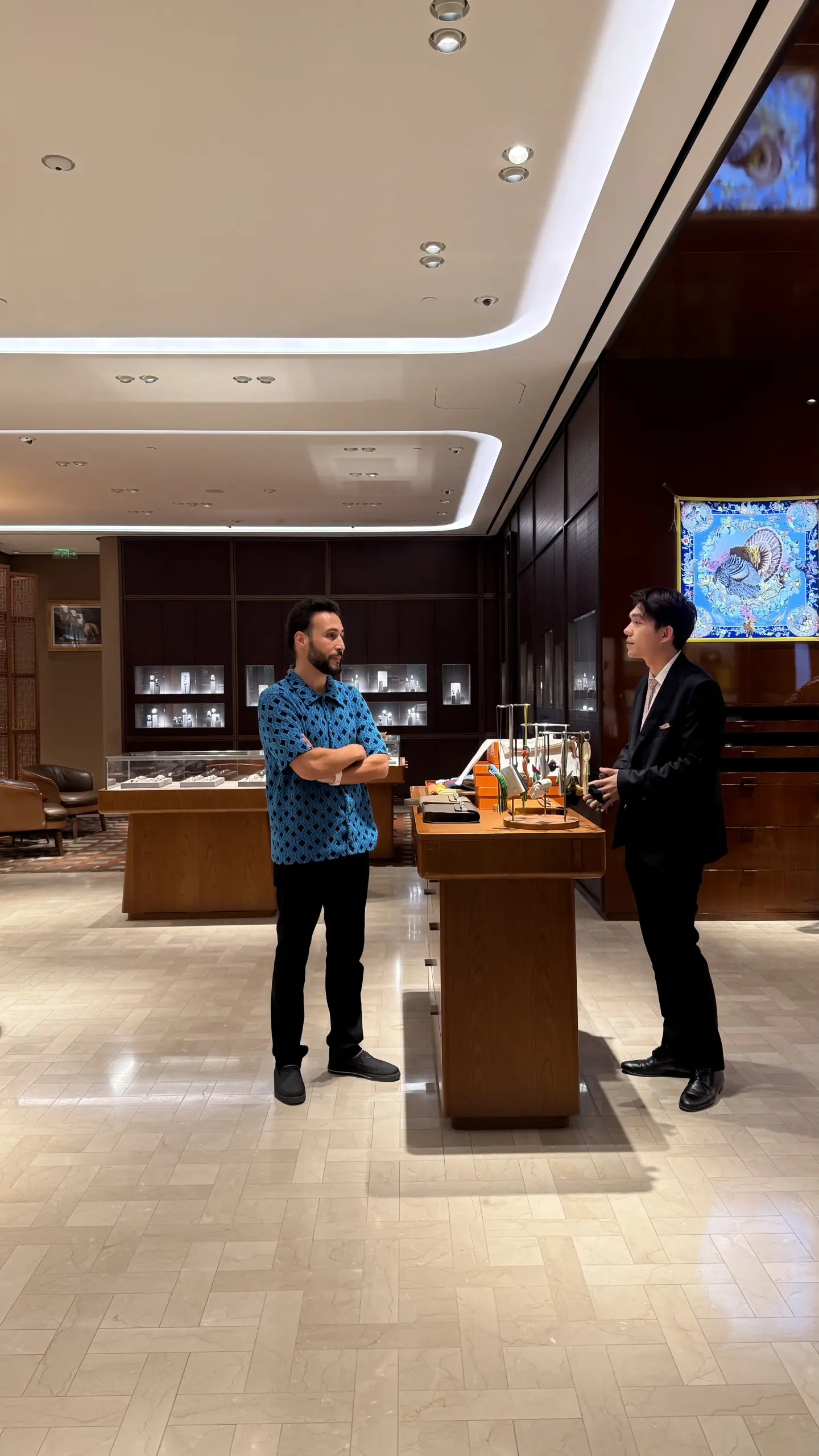Two people in discussion at a supplier showroom counter in Guangzhou